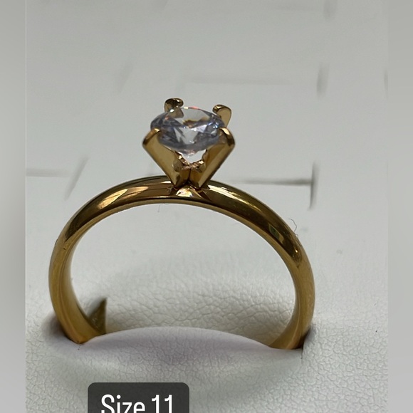 NWT Women's Stainless Steel Zircon Ring with Stone Size 11 - Picture 12 of 17